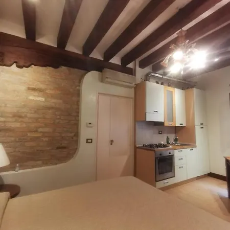 Canal View Flat Венеция