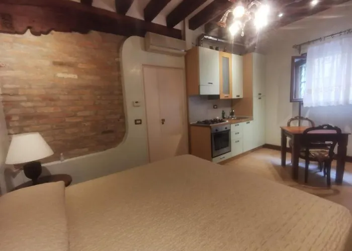 아파트 Canal View Flat