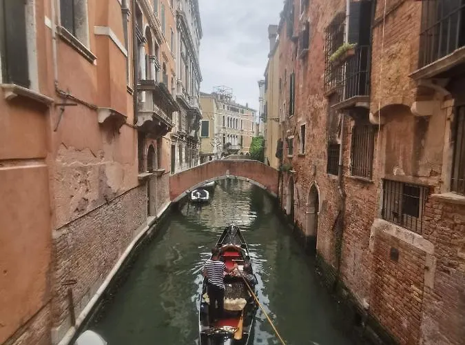 Canal View Flat * Venice